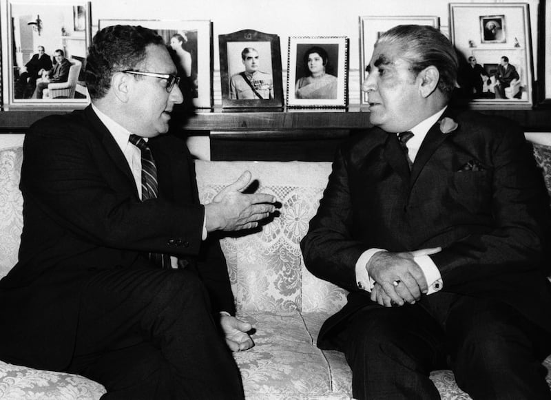 Presidential advisor Henry Kissinger chats with Pakistan President Agha Mohammed Yahya Khan in Rawalpindi, July 8, 1971. (AP)