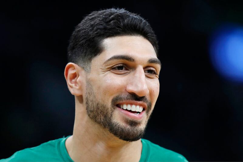 美职篮(NBA) 运动员坎特（Enes Kanter Freedom）回忆，他只是在过去一年多才开始了解中国政府的人权迫害。（美联社图片）