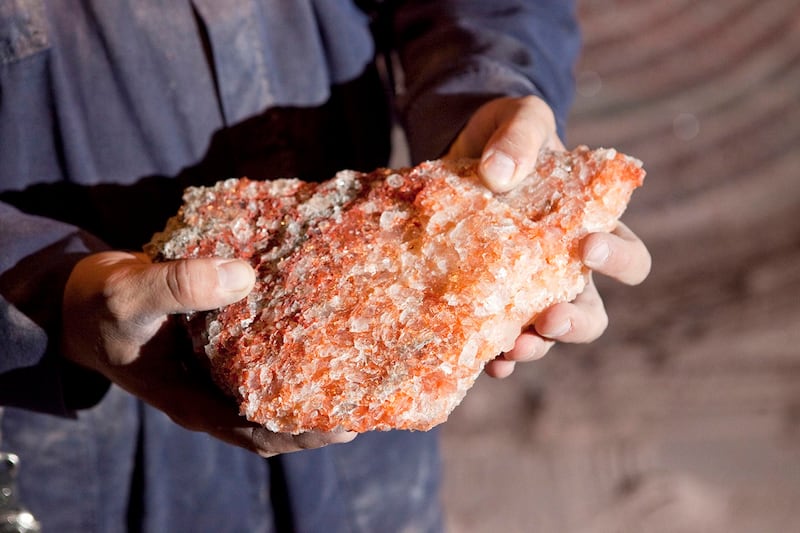 A mine engineer examines a piece of raw potash in the Mosaic Potash Colonsay mine in Colonsay, Saskatchewan, Canada, Sept. 24, 2009. (David Stobbe/Reuters)