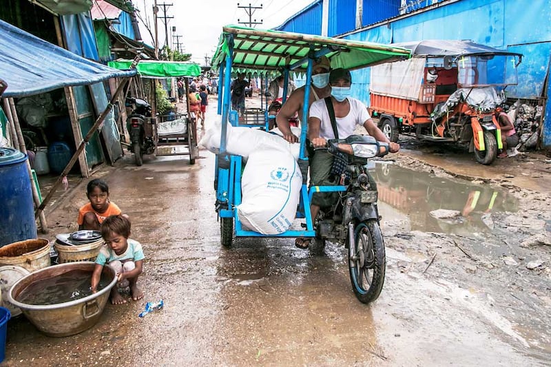 Men transport bags of rice distributed by the World Food Programme. (AFP)