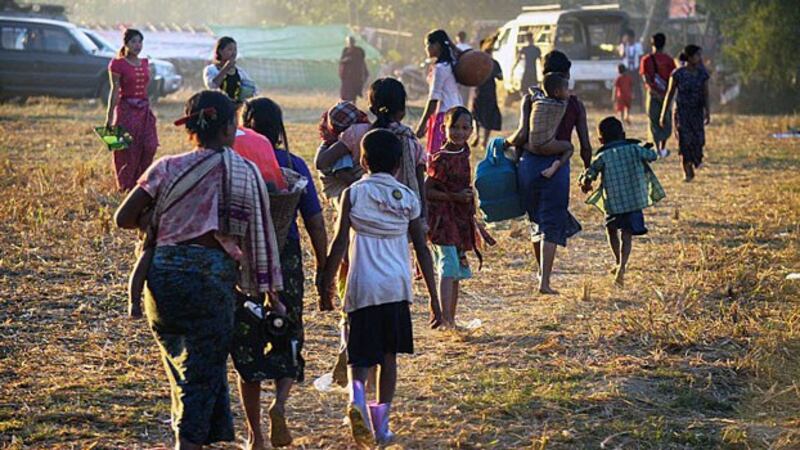 Civilians displaced by violence between ethnic Rakhine rebels and Myanmar's army arrive at a camp in Kyauktaw township, western Myanmar's Rakhine state, Jan. 4, 2019.