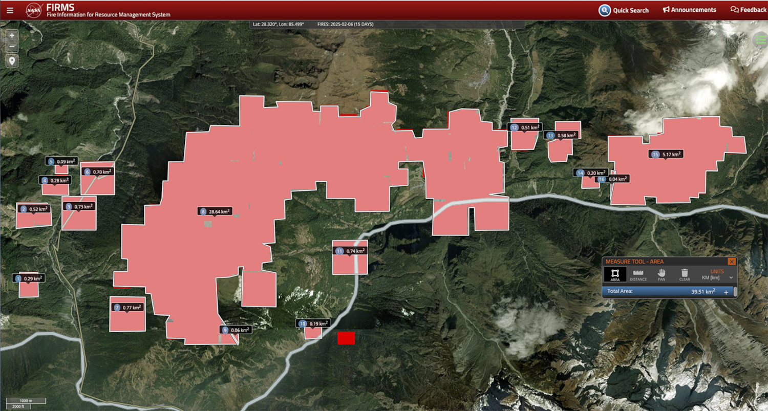 Das Feuer in Kyirong County, Tibet, verbrannte zwischen dem 23. Januar und dem 26. Februar 2025 etwa 40 Quadratkilometer, wie in diesen Bildern der Brandinformationen der NASA für Ressourcenmanagementsystem (Unternehmen) gezeigt.