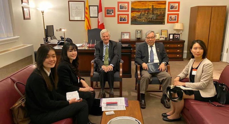 香港组织代表拜访加国许多参众议员。 （香港组织提供）