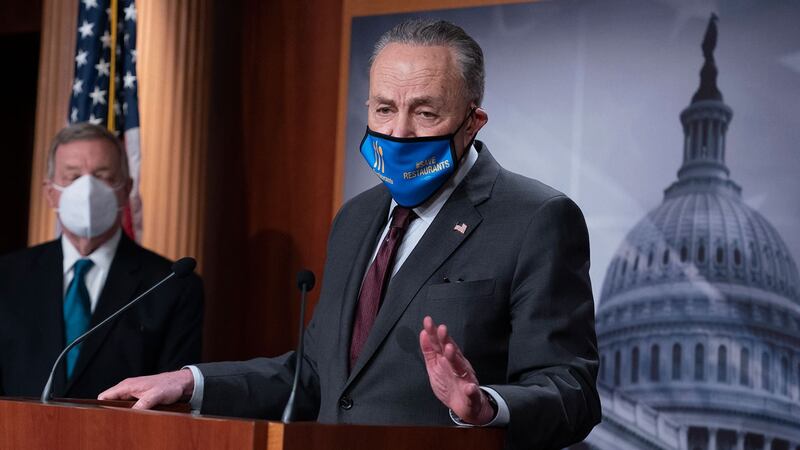 美国参议院多数党领袖舒默 (Chuck Schumer) 23日也要求国会议员为近期国防政策法案的计划增添紧急资金，授权政府对半导体业实施奖励措施，以促进美国的半导体制造和研究。（美联社图片）