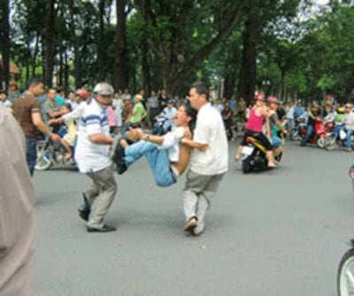 anti-china-protest-in-saigoni-06122011-305.jpg