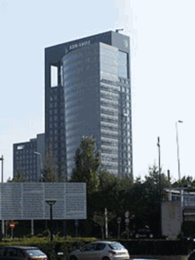 Trụ sở chính của ngân hàng ABN AMRO tại Amsterdam, Hà Lan. Photo courtesy of Wikipedia.