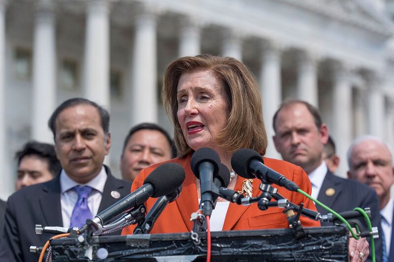 美国众议院原议长南希·佩洛西（Nancy Pelosi）在新闻发布会上强调，美国人民必须为中国的人权发声。（美联社图片）