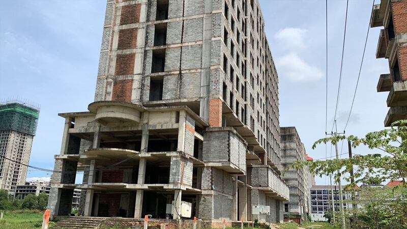 Building_construction_left_unfinished_by_Chinese_investors_in_Sihanoukville_080122_Standout_7.jpeg