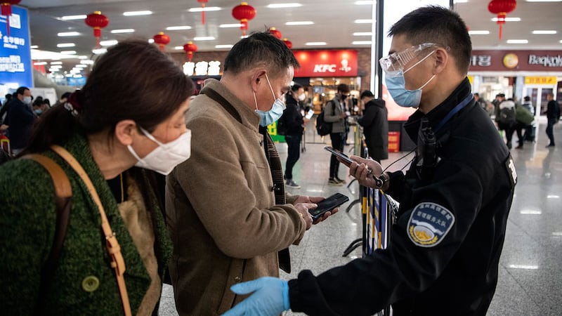 杭州市以照顾民众健康为由，计划把“健康码”永久化。从民间到党媒都大力反对，担心此举会带来各种后遗症。（法新社图片）