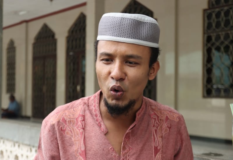 Abu Sayyid speaks to a journalist in the courtyard of the Ruhama Mosque in South Tangerang, Indonesia, Aug. 26, 2022. Credit: Pizaro Gozali Idrus/BenarNews