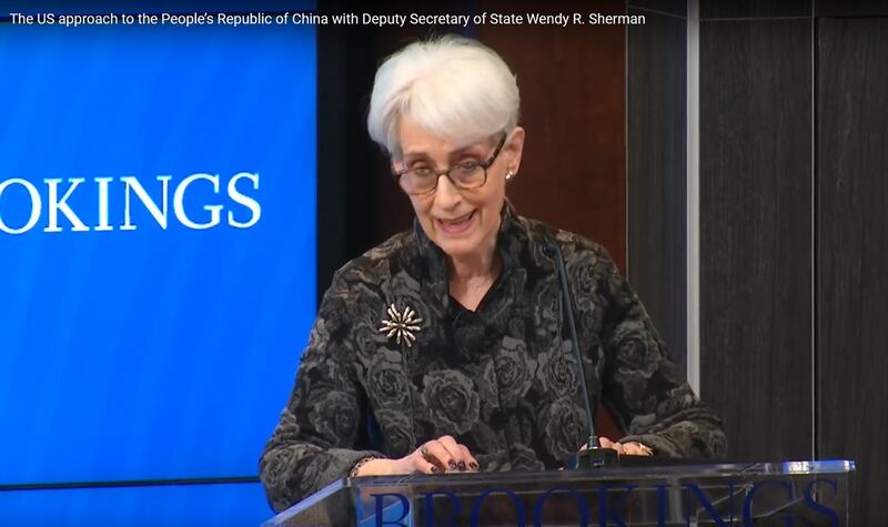 美国副国务卿温迪·舍曼（Wendy Sherman）2023年2月15日在华盛顿智库布鲁金斯学会（Brookings Institution）举办的研讨会上表示，气球事件是中国对美国主权的侵犯，而这并非是中国首次以气球行动侵害他国主权，在美国之前，也有许多国家被中国间谍气球骚扰。（视频截图/布鲁金斯学会）