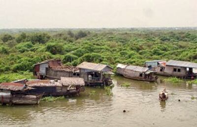 Làng người Việt tại Tonlé Sap hay Biển hồ Campuchia. Source Blog HoangDan