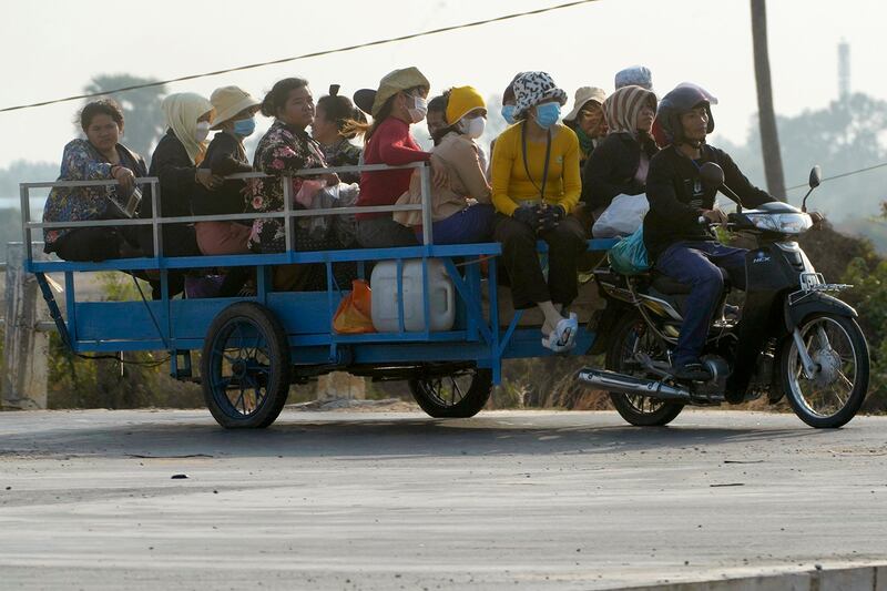 cambodia-garment-workers-deadly-commute.3.jpg