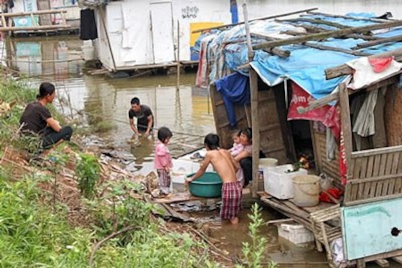  Dân nơi đây có thể nói là những người nghèo nhất Hà Nội. Courtesy TCTN Phía Trước