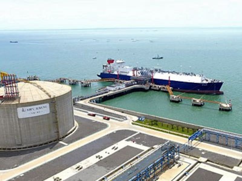 The liquefied natural gas carrier Cesi Beihai docks at the Beihai LNG Terminal in Beihai, southern China's Guangxi Zhuang Autonomous Region, July 10, 2017.