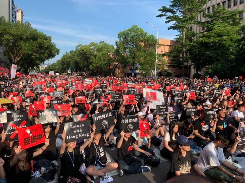 2019年6月16日，上万台湾人上街集会“反送中、撑香港”。（记者 黄春梅摄）