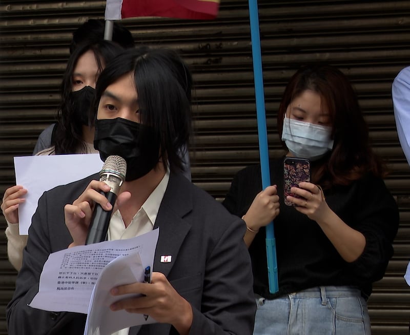 台湾学生联合会秘书长黄亭伟表示，在声援中国学生抗争的同时，非常忧虑可能发生流血镇压。(记者 李宗翰摄)