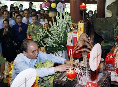 Nguyen Xuan Phuc and Ho Chi Minh temple in Ba Vi.jpg