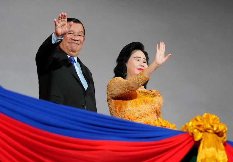 Cambodian Prime Minister Hun Sen and his wife Bun Rany wave during the Southeast Asian Games Closing Ceremony in Phnom Penh, Cambodia May 17, 2023. Credit: Cindy Liu/Reuters