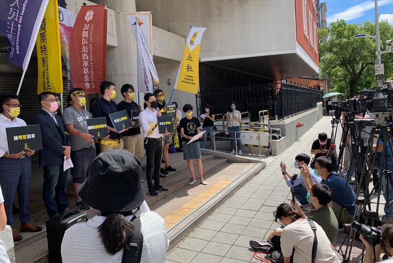 台湾公民团体在“国际强迫失踪者日”召开记者会，要求中国依法在明年四月释放李明哲，也要求台湾政府向对岸交涉，确保如期获释。（记者夏小华摄）