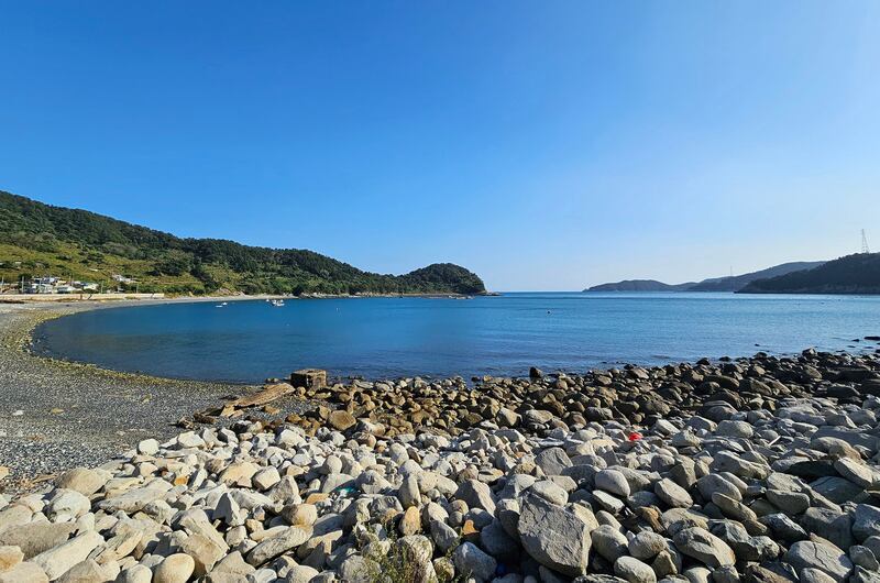 The local council in Yeosu, South Korea, hopes to salvage the wreckage of the ship that sank in Iyapo Bay [shown] and examine it for evidence of the attack. Credit: RFA.