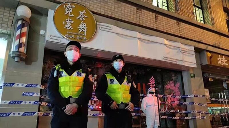 上海愚园路上一奶茶店服务员被确诊，奶茶店被封闭。（网站截图）