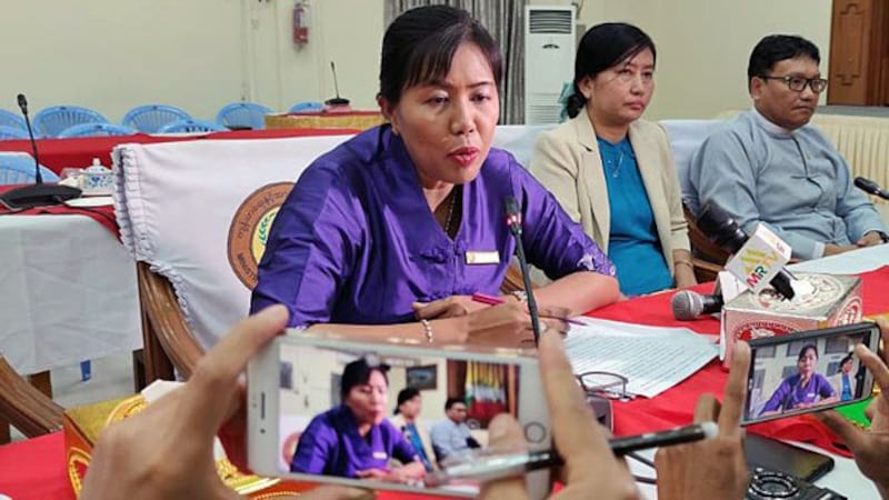 Dr. Khin Khin Gyi from Myanmar's Ministry of Health and Sports speaks to reporters at a COVID-19 news conference in Naypyidaw, Jan. 24, 2020.