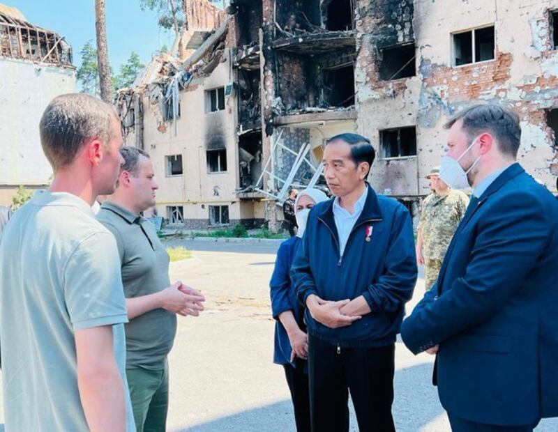 Indonesian President Joko 'Jokowi' Widodo visits an apartment complex destroyed by Russian airstrikes in Irpin, Ukraine, June 29, 2022. Credit: Handout/Press Bureau of the Indonesian Presidential Secretariat