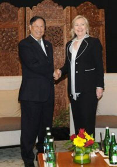 hillary-clinton-indonesia-21jul2011-200.jpg