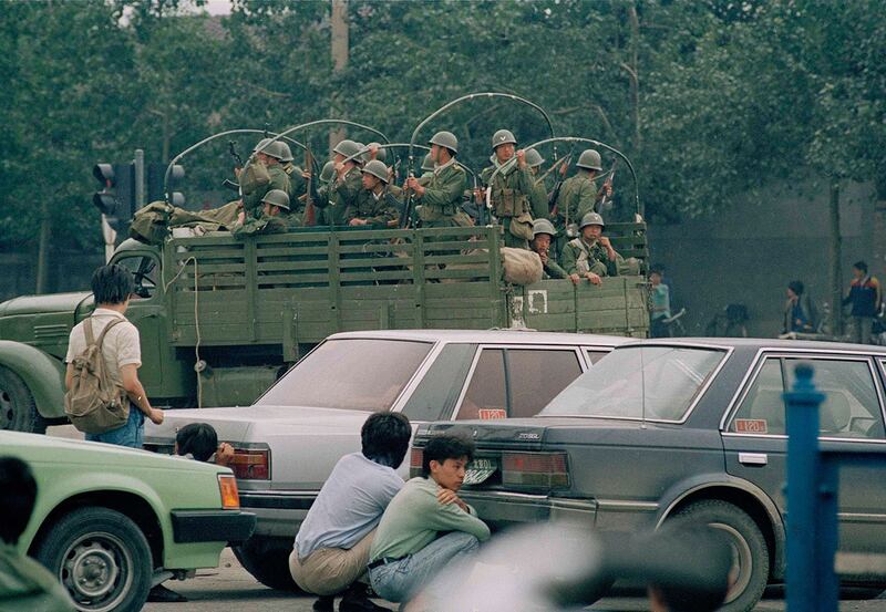 1989年6月7日，北京，一辆载满解放军士兵的卡车。（美联社）