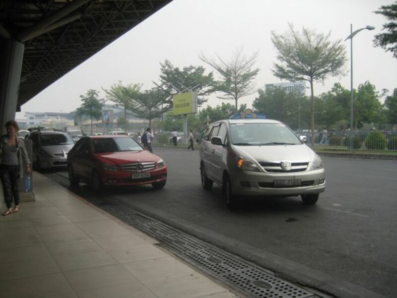 Hành lang phía trước sân bay Tân Sơn Nhất. 