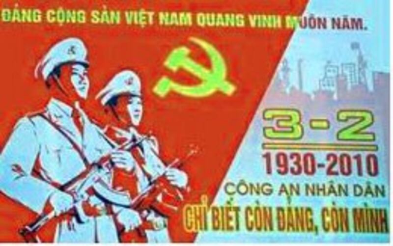 Một bức tranh cổ động kêu gọi trung thành với Đảng. File photo.