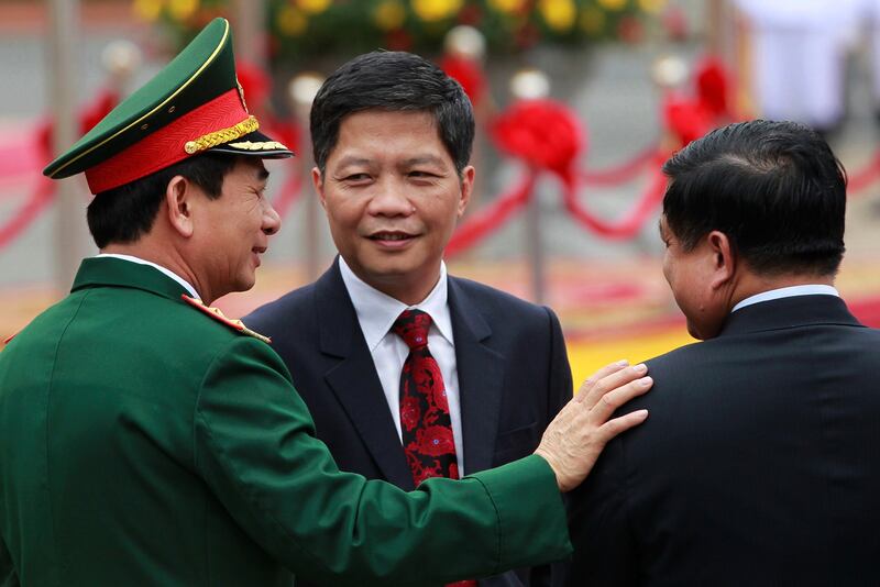 Vietnam's former Trade and Industry Minister Tran Tuan Anh, center at the Presidential Palace in Hanoi, May 15, 2016. (Kham/Reuters)