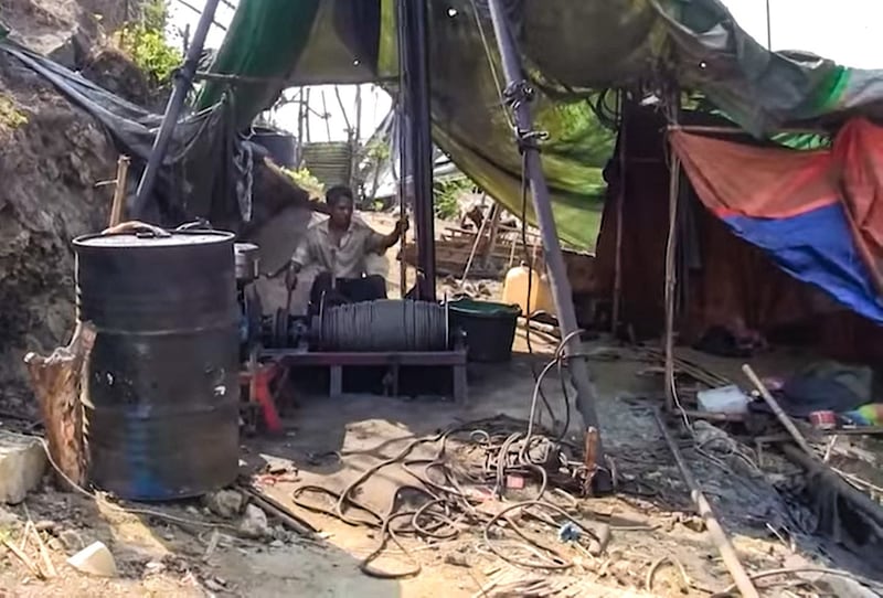 Hand-dug oil well worker in Myanmar, March 2019. Credit: Screengrab from RFA video