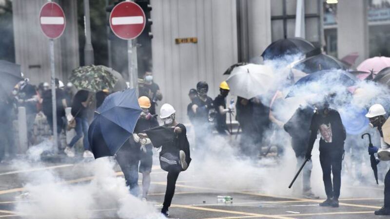 香港反送中运动中，身处前线的勇武派。（法新社）