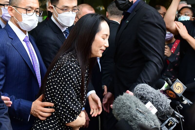 Huawei chief financial officer Meng Wanzhou (C) talks to media at British Columbia Supreme Court after her extradition hearing ended in her favor, in Vancouver, Canada, Sept. 24, 2021. Credit: AFP