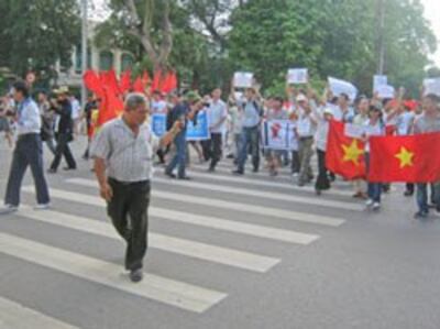 anti-china-protest-08142011-250.jpg