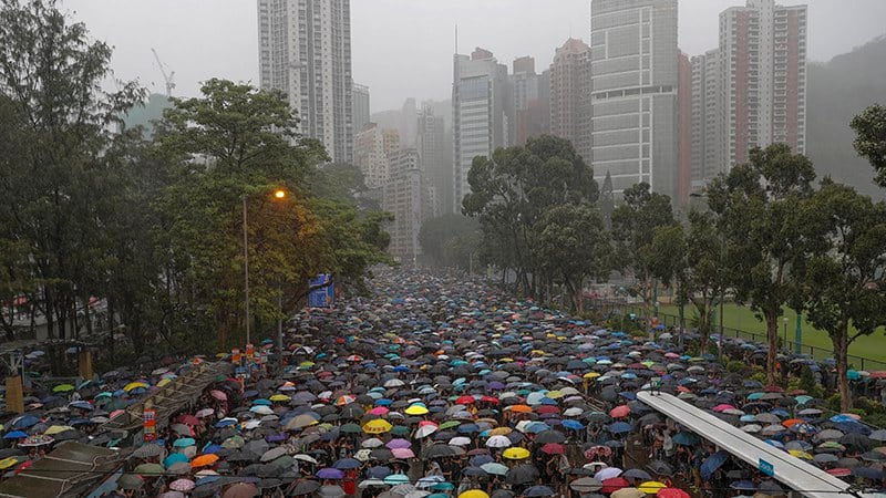 香港民众2019年8月18日在维园集会抗议（美联社）