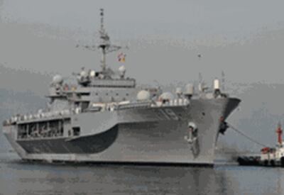 Tàu chiến Mỹ USS Blue Ridge vào cảng Nam Manila hôm 04 tháng 8 năm 2010. AFP photo