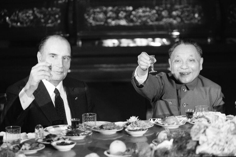 Deng Xiaoping and French President Francois Mitterand share a toast at a state banquet in Beijing, May 5, 1983. (Gabriel Duval/AFP)