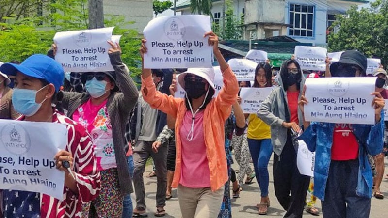 myanmar-protesters-dawei-apr23-2021.jpg