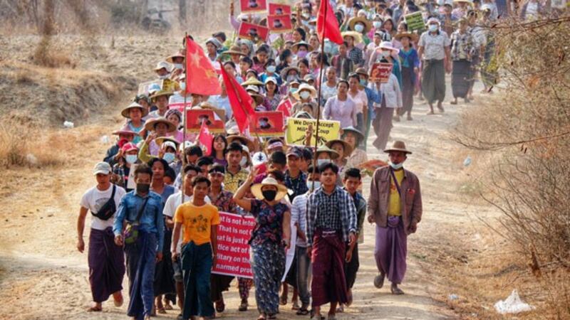 myanmar-villagers-myaing-magway-protest-mar16-2021.jpg