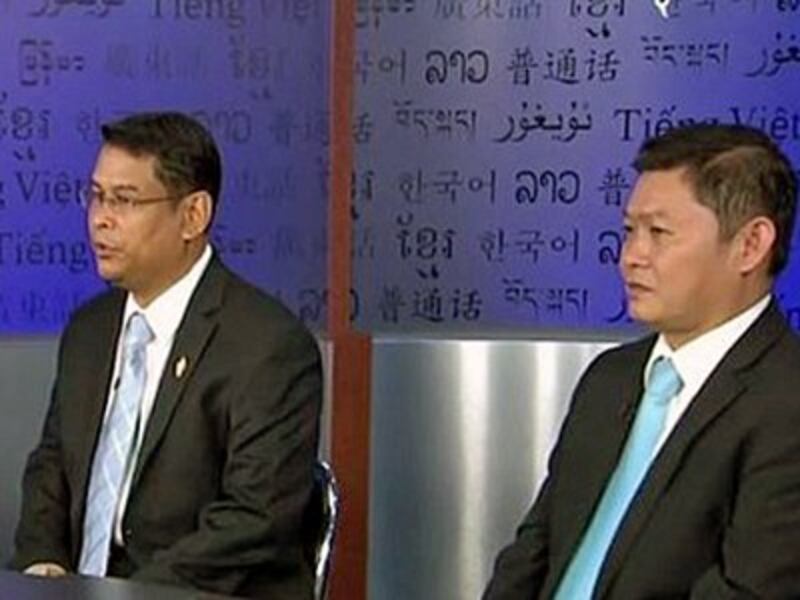 CNRP lawmakers Nhay Chamroeun (L) and Kong Sophea (R) are interviewed at RFA's headquarters in Washington, Dec. 28, 2015.