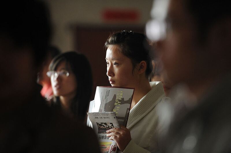 不仅是身在大学的学生感到压抑、绝望，就是已顺利就业的年轻人也感到扭曲的社会现状令他们难以适应。(法新社资料图片)