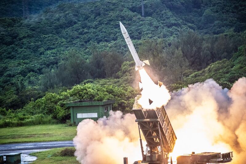 空军防空部射击天弓一型防空飞弹。（国防部提供）