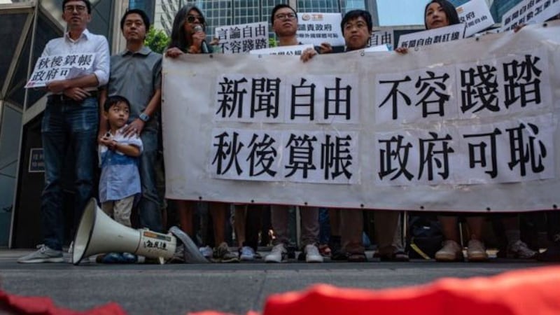 资料图片：香港泛民主派团体声援《金融时报》驻港记者马凯。（AFP）