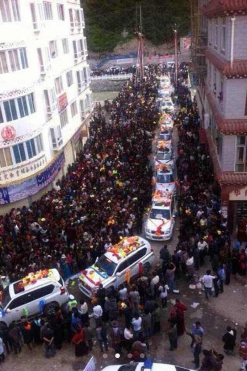 Penor Rinpoche arrives in a convoy, July 28, 2014. Credit: RFA listener