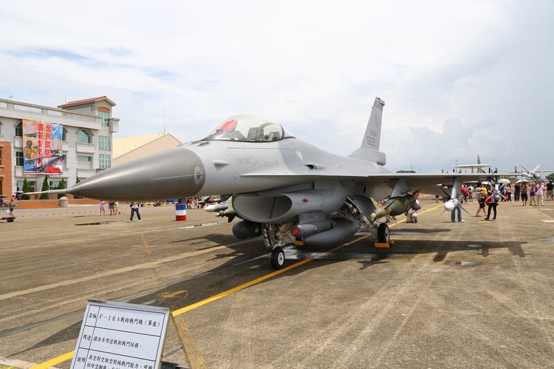 空军基地F-16地面陈展机。（舒孝煌提供）