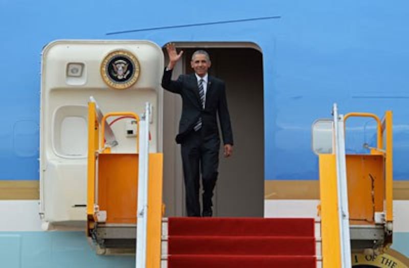 Tổng thống Hoa Kỳ Barack Obama tạm biệt người dân Hà Nội hôm 24/5/2016. AFP photo