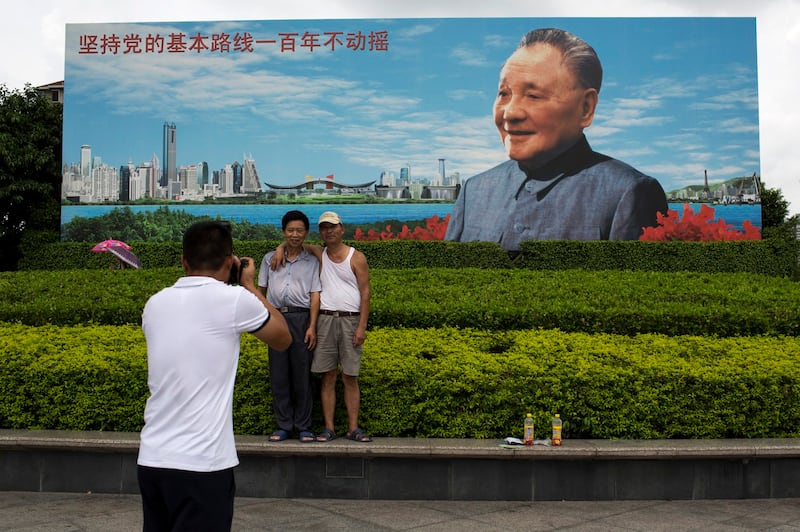 邓小平画像多年来一直放在特区深圳（AFP）